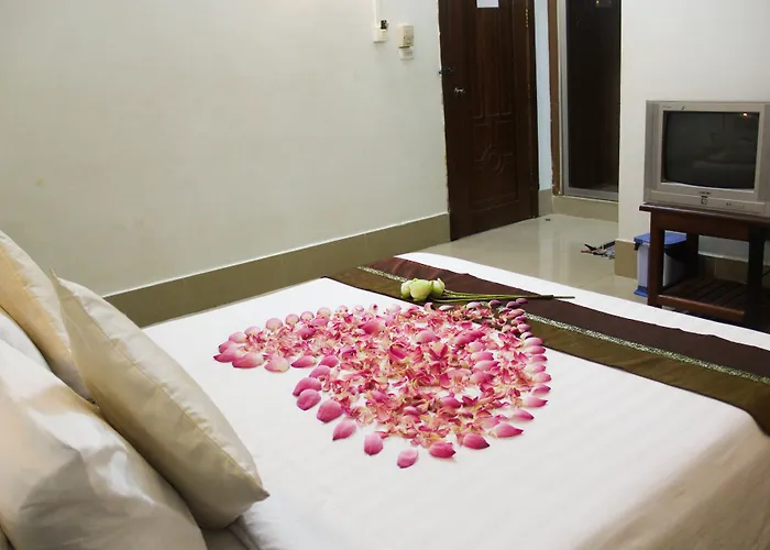 Tropical Breeze Hotel 2*